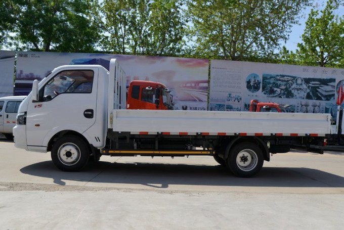 DongFeng 2 tons truck 